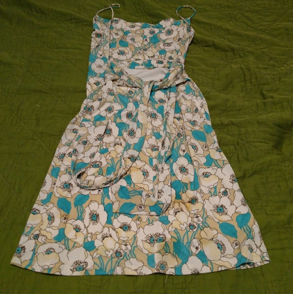 Beautiful Y2K backless floral dress - Picture 5 of 7